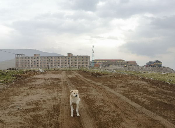 徒步五臺山，大霧中前行，風雲變幻，有計劃去的帶好裝備
