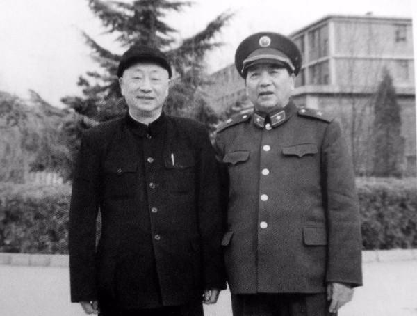 1988年，11位大軍區司令同框，所為何事？徐向前：我可以負責