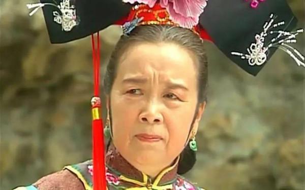 &quot;容嬤嬤&quot;年輕時是校花？以為開玩笑，照片曝光捲髮和大眼睛像混血