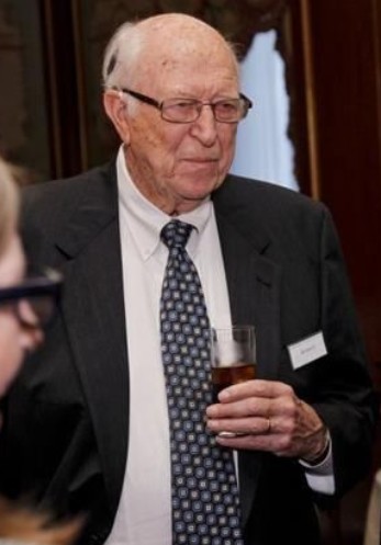 “星巴克之父”霍華德：住在廉租房，窮到賣血，最終建成咖啡帝國