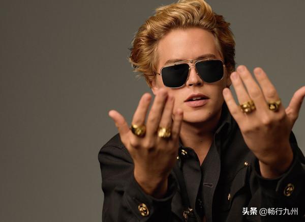 範思哲與 Cole Sprouse 聯手打造男士膠囊系列