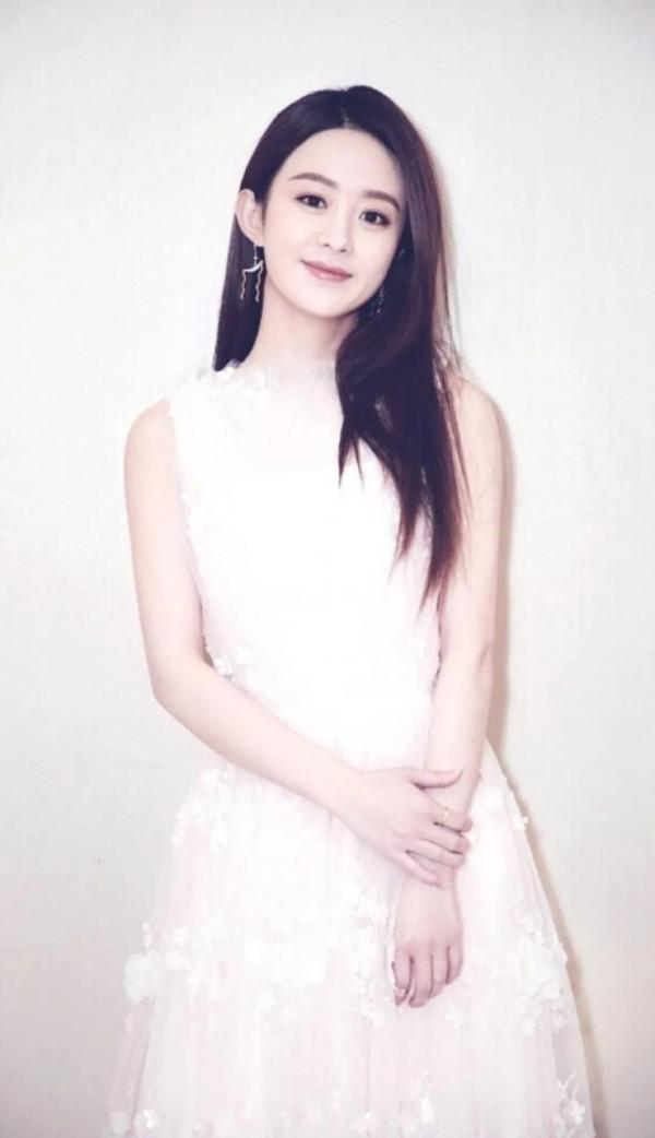 不是科班出身的女神趙麗穎現身春晚，註定虎年又是大紅大紫