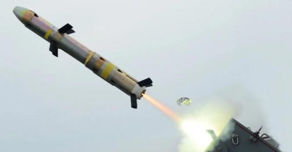 美國海軍截獲大型武器走私船,最小戰艦部署海灣,對抗伊朗高速艇 美國海軍截獲大型武器走私船,最小戰艦部署海灣,對抗伊朗高速艇