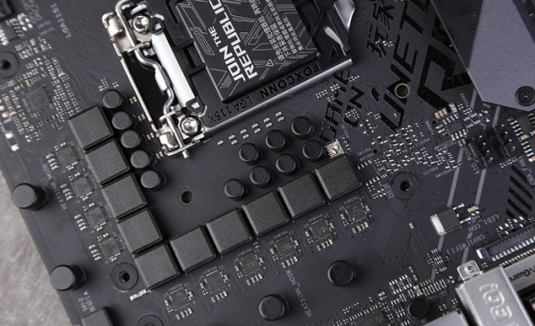 信仰加持?還是為了體驗?華碩 ROG全家桶配置測評 信仰加持?還是為了體驗?華碩 ROG全家桶配置測評