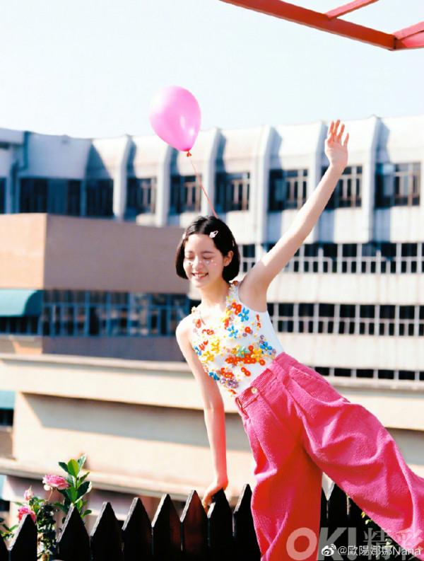 歐陽娜娜短髮配彩色髮夾 眼神清澈秀少女感