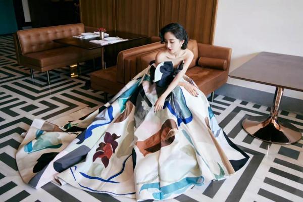 芭莎紅毯生圖太敢拍!楊冪陳偉霆牽手,孫一文穿仙女裙顏值太開掛 芭莎紅毯生圖太敢拍!楊冪陳偉霆牽手,孫一文穿仙女裙顏值太開掛