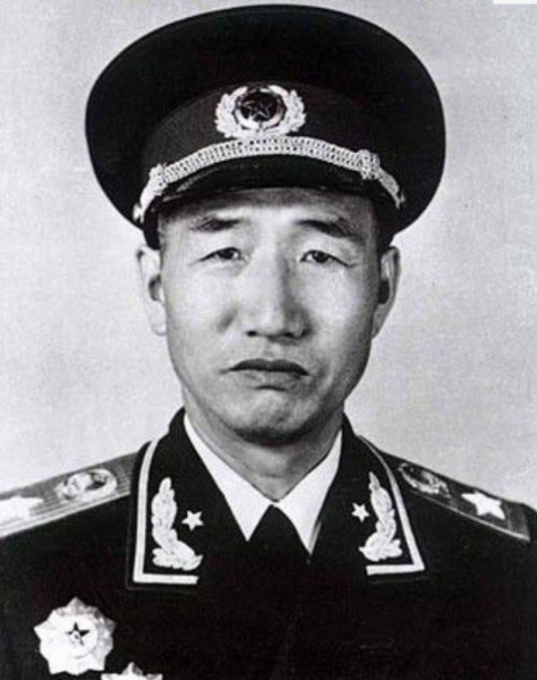 兒子參軍後&quot;犧牲&quot;母親傷心欲絕，17年後警衛員上門：司令接您入京