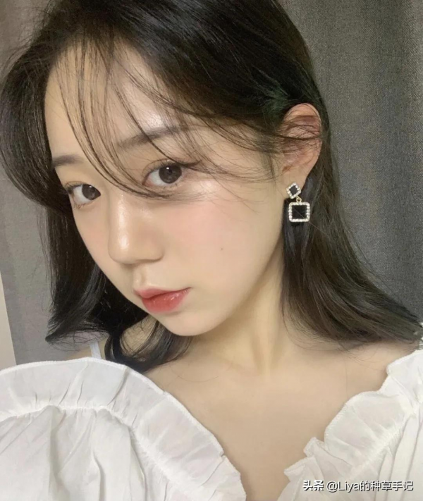 大腸髮圈、鯊魚夾過時了?2021流行土味配飾 大腸髮圈、鯊魚夾過時了?2021流行土味配飾