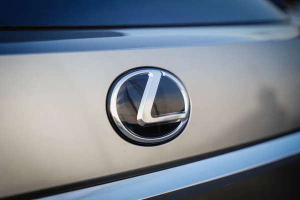 恢弘氣度&mdash;&mdash;雷克薩斯RX300 羅利普斯隱形車衣施工案例