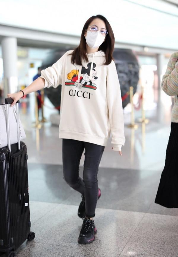 秋冬搭配沒靈感?看霍汶希的造型,49歲一樣時髦多變,這值得一試 秋冬搭配沒靈感?看霍汶希的造型,49歲一樣時髦多變,這值得一試