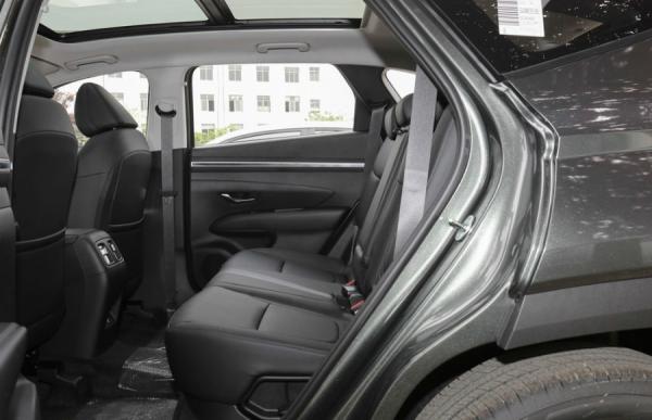 16.18萬起！第五代途勝L全系1.5T，油耗6.1L，後排放倒就是大床