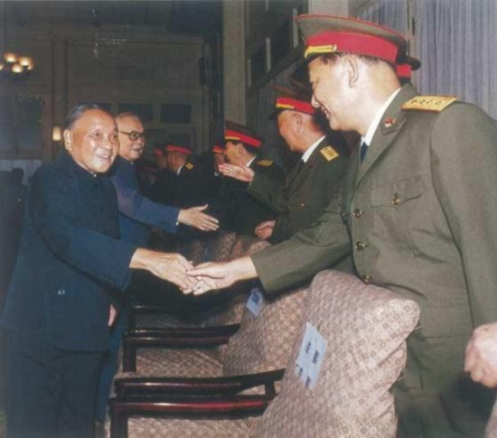 越戰中7名中國士兵掉隊,卻幹掉敵軍一個加強排,鄧小平親自授勳 越戰中7名中國士兵掉隊,卻幹掉敵軍一個加強排,鄧小平親自授勳