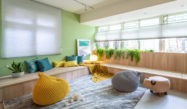 100㎡裝修不走尋常路，卡座取代沙發，主臥直接裝地臺太實用了