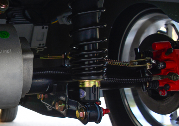 致富鳥新能源車，油電兩用，續航不愁，外觀時尚靚麗