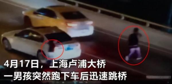 啃老十年！33歲女大學生畢業不工作，反而理直氣壯指責父母的錯