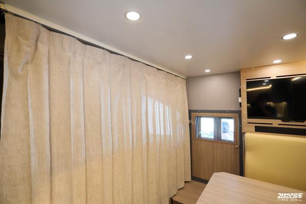 征服荒野！實拍評測中天探險者洲際越野房車，基於德國MAN打造