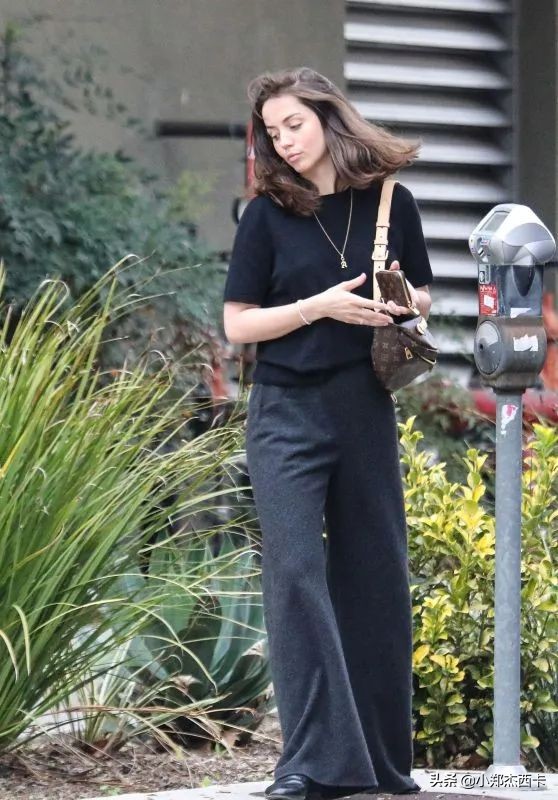 69歲坐頭排參加時裝週，歲月不敗美人真絕了