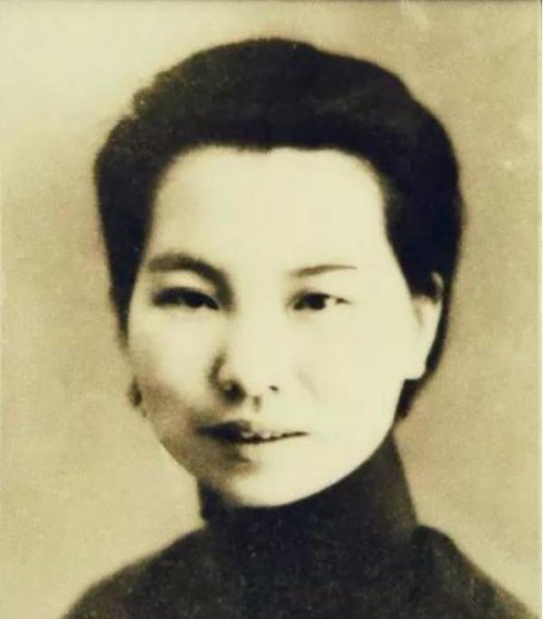 女兒是國民黨特務，母親是共產黨地下工作者，母女相聚，母親被殺