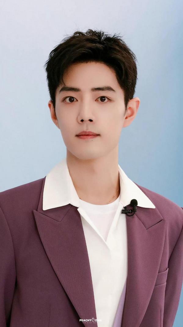 肖戰紫色西裝桌布