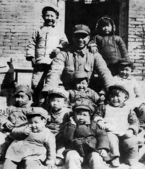 1982年，開國上將楊勇咳嗽不止，醫生一摸腹部：肝怎麼掉下來了？