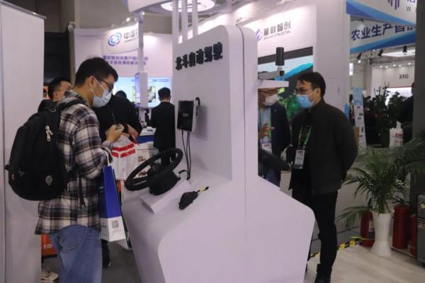 無人拖拉機 無人艇 無人飛機 數字系統，國際農機展上樣樣有