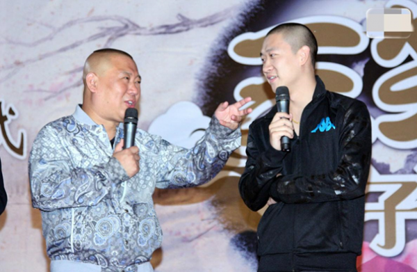 “人心不足蛇吞象”,曹雲金、郭德綱一個向左一個向右 “人心不足蛇吞象”,曹雲金、郭德綱一個向左一個向右