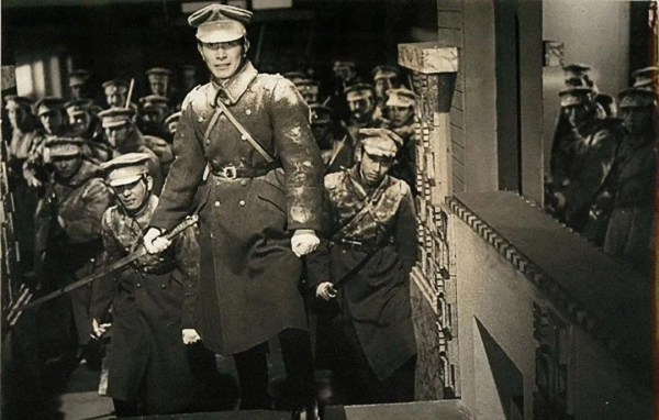 張作霖坐擁30萬奉軍，為何不選擇與日軍開戰？30萬奉軍實力如何？