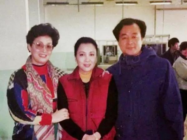 《霓虹燈下的哨兵》趙大大，與曹銀娣離婚後，袁嶽孤獨走完餘生？