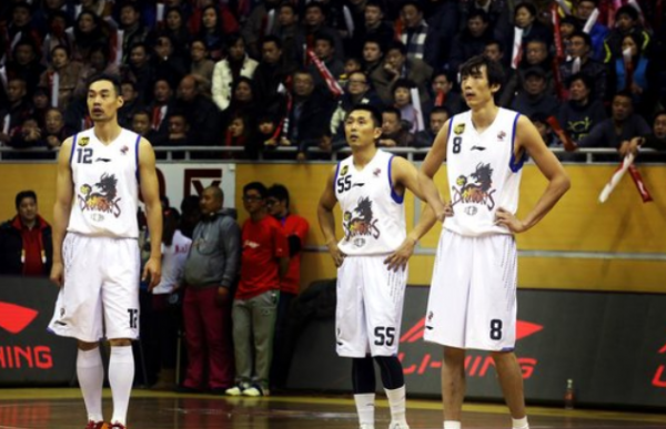 CBA唯一四雙胡雪峰，與鞏曉彬爭球重傷，李曉勇想推他去NBA