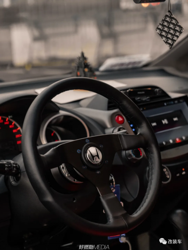 00後小姐姐也愛玩本田飛度，這個車系到底有什麼魔力？