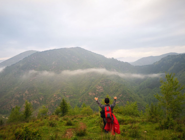 徒步五臺山，大霧中前行，風雲變幻，有計劃去的帶好裝備