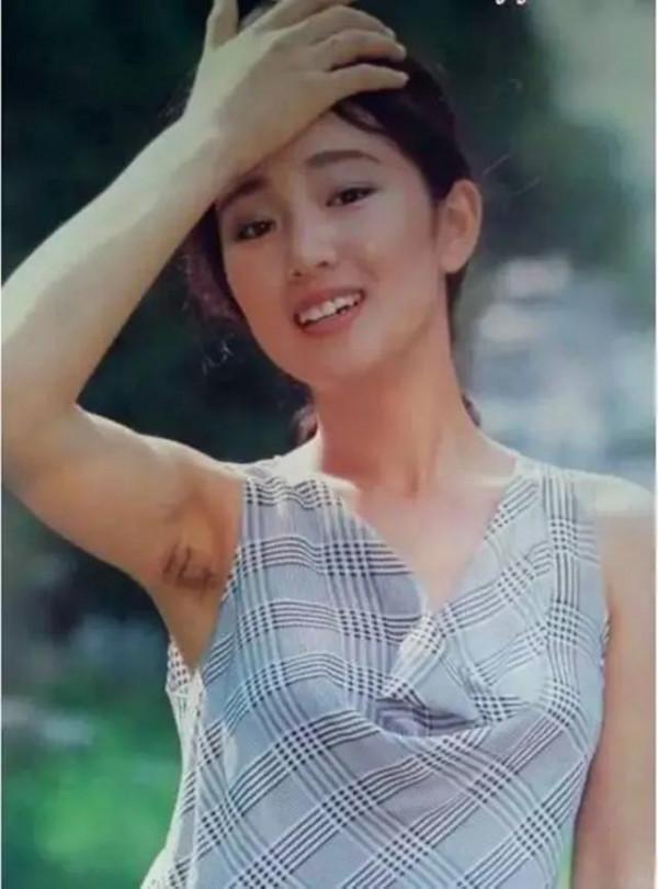 一組鞏俐還沒有成為鞏皇的照片：好清純好美麗，大家喜歡她嗎？