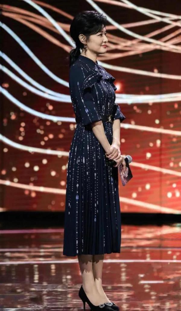 端莊大方氣質的周濤，優雅的言談舉止形象贏得觀眾喜歡