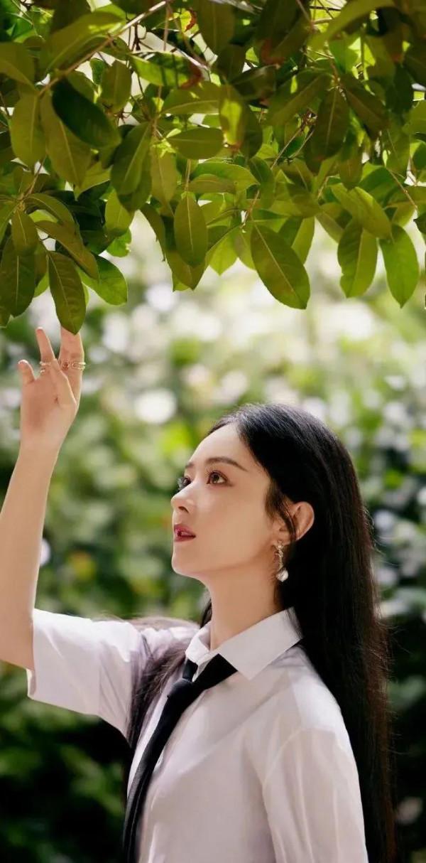 趙麗穎甜美全面屏桌布