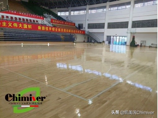 凱美沃運動木地板打磨翻新：成工職院籃球館木地板防滑漆應用案例