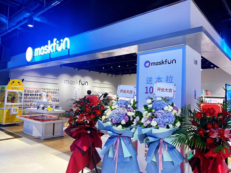 殺入合生匯，口罩當潮牌賣，90後女孩年入3000萬｜後窗