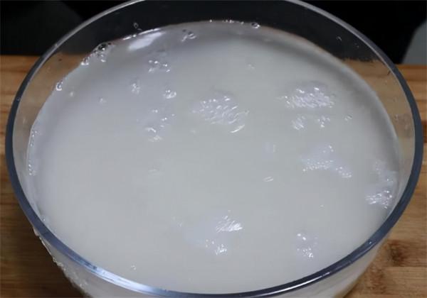 教你用大米做米皮，陝西特色小吃涼皮的正確做法，味道好吃容易學