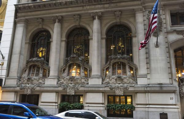 99個難得一見的照片，一塊下雨的雲，飛翔的虎鯨，維多利亞風服裝