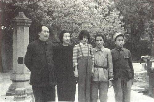 1990年,中南海地下室發現一堆“廢紙”,揭開毛主席生前記賬內容 1990年,中南海地下室發現一堆“廢紙”,揭開毛主席生前記賬內容