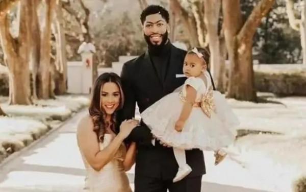 戴維斯大婚!詹姆斯、威少、考辛斯悉數到場,現場照片曝光 戴維斯大婚!詹姆斯、威少、考辛斯悉數到場,現場照片曝光