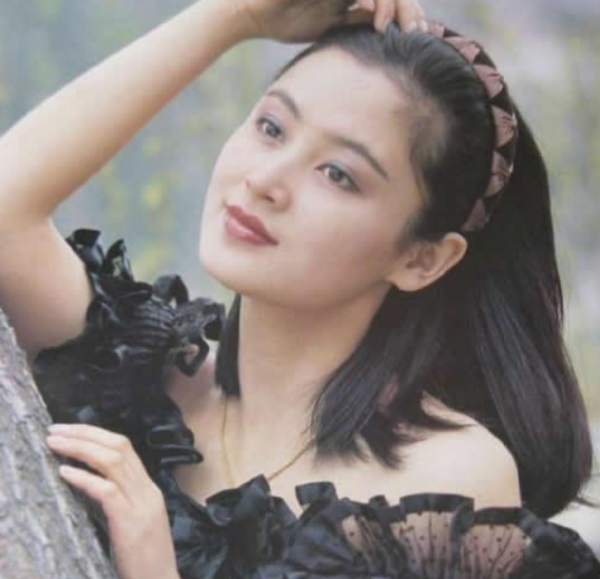 陳紅：28歲嫁給44歲二婚導演，婚後生2娃，她才是人間清醒