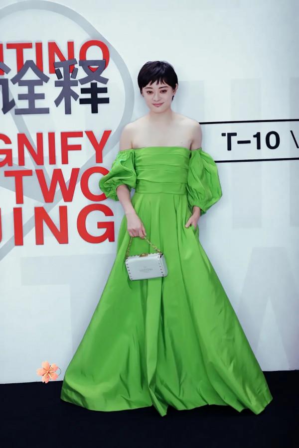 85花盛典同臺爭豔！楊冪接連換三套服裝，劉詩詩、唐嫣緊隨其後