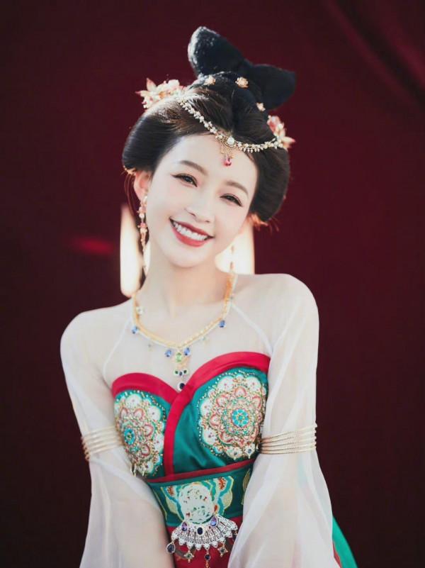 明星百萬修圖師名副其實？有的技術堪比&OpenCurlyDoubleQuote;換頭&rdquo;，有的卻越修越醜