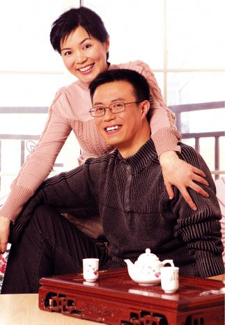 央視主持人白燕升：對殘疾妻子不離不棄，50歲才生二胎