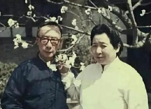 中國最後一位御醫鸚烈鵬,服侍溥儀10年,105歲堅持為百姓看病 中國最後一位御醫鸚烈鵬,服侍溥儀10年,105歲堅持為百姓看病