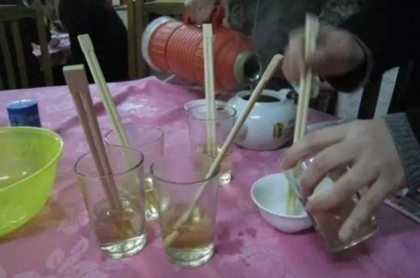 沒有東西能阻止一個廣東人飯前燙碗