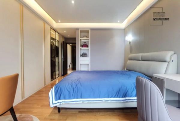 160㎡現代輕奢設計新家，維克胡桃+皓月白搭配，為家升溫不少