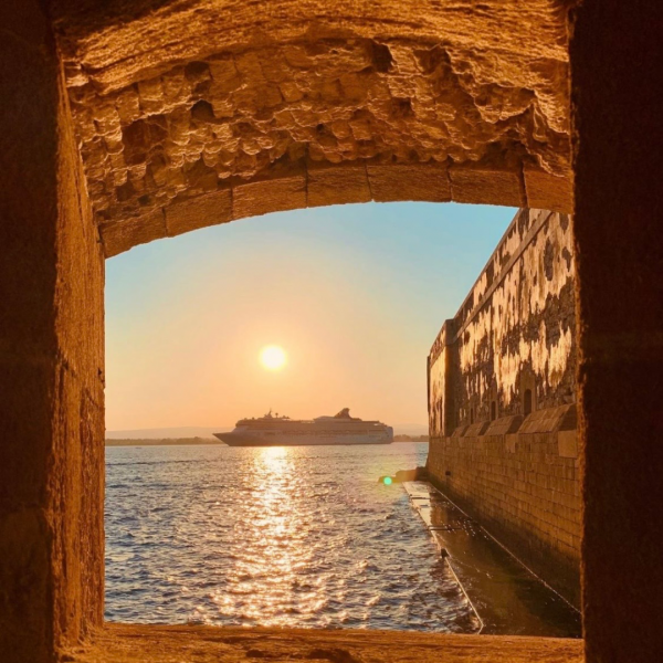 義大利空靈玻璃之城—瑪尼阿瑟城堡,一次震撼又夢幻的映象之旅 義大利空靈玻璃之城—瑪尼阿瑟城堡,一次震撼又夢幻的映象之旅