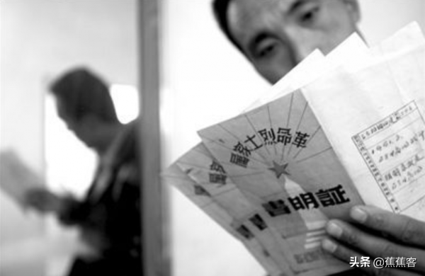 李紅旗：97年花2500買5張紙片，妻子埋怨，父親：這是5張烈屬證明