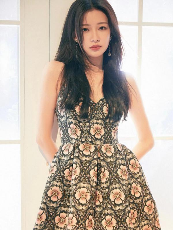 影帝的老婆果然靚，孫怡笑容甜美可愛～十分吸睛